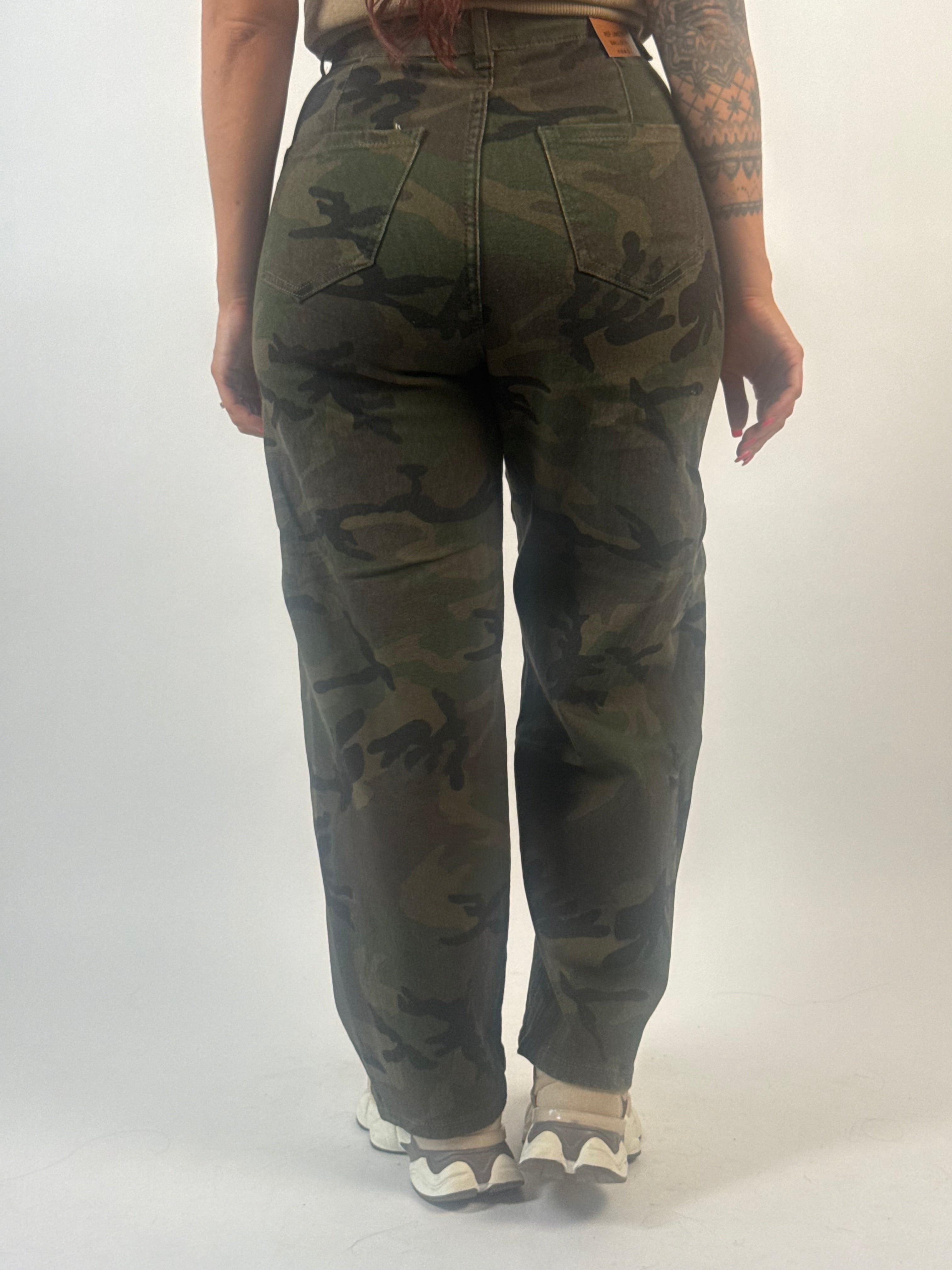 Jeans J 8761 Stud Camou Groen