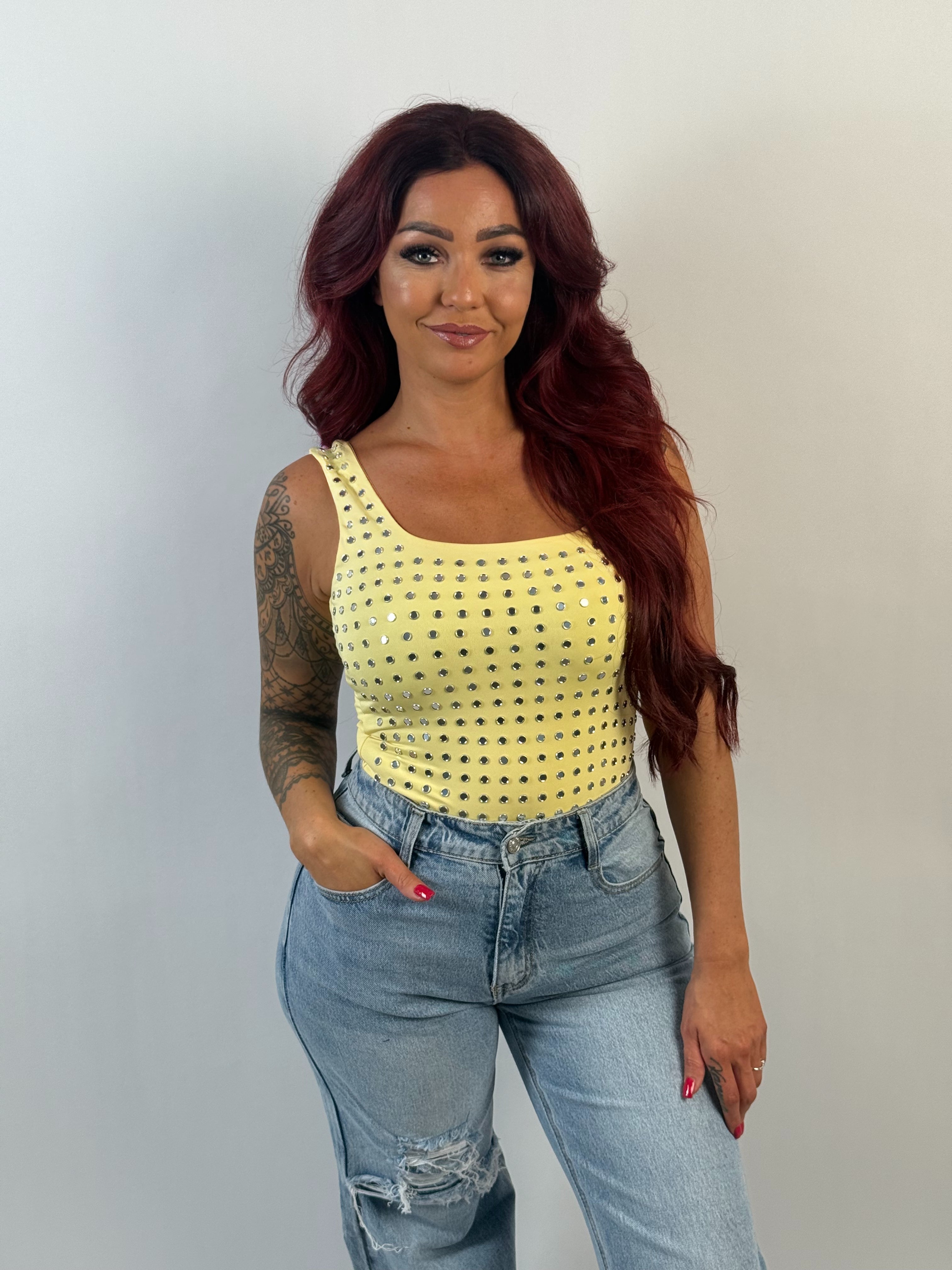 Body All Stud Geel